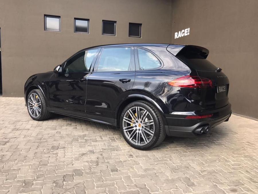  Porsche Cayenne by RACE! 2017 года  (фото 5 из 7)